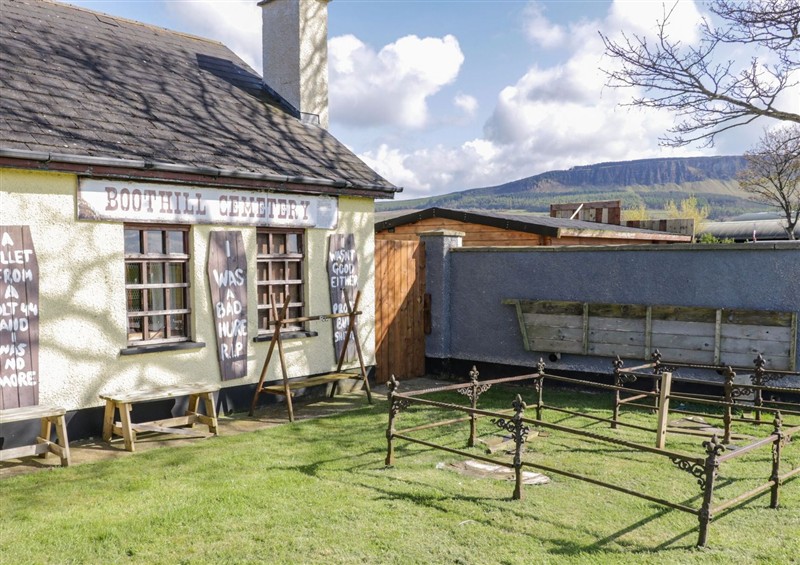 The setting of Rocky Ridge Cabin (photo 2) at Rocky Ridge Cabin, Castlerock