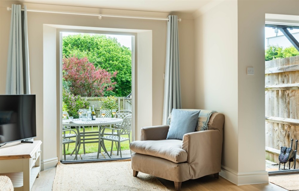 The living room at Rocky's Cottage in Thurlestone