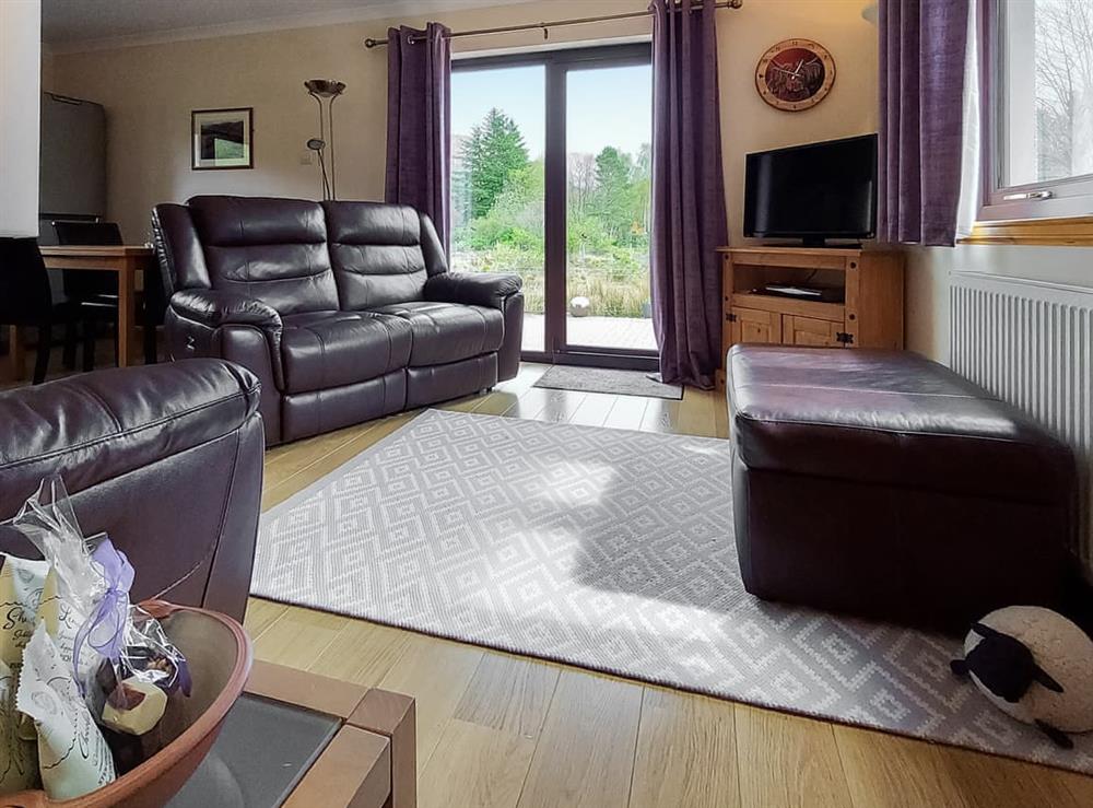 Living area with recliner leather chairs at Roe Deer Cottage in North Ballachulish, near Glencoe, Inverness-Shire