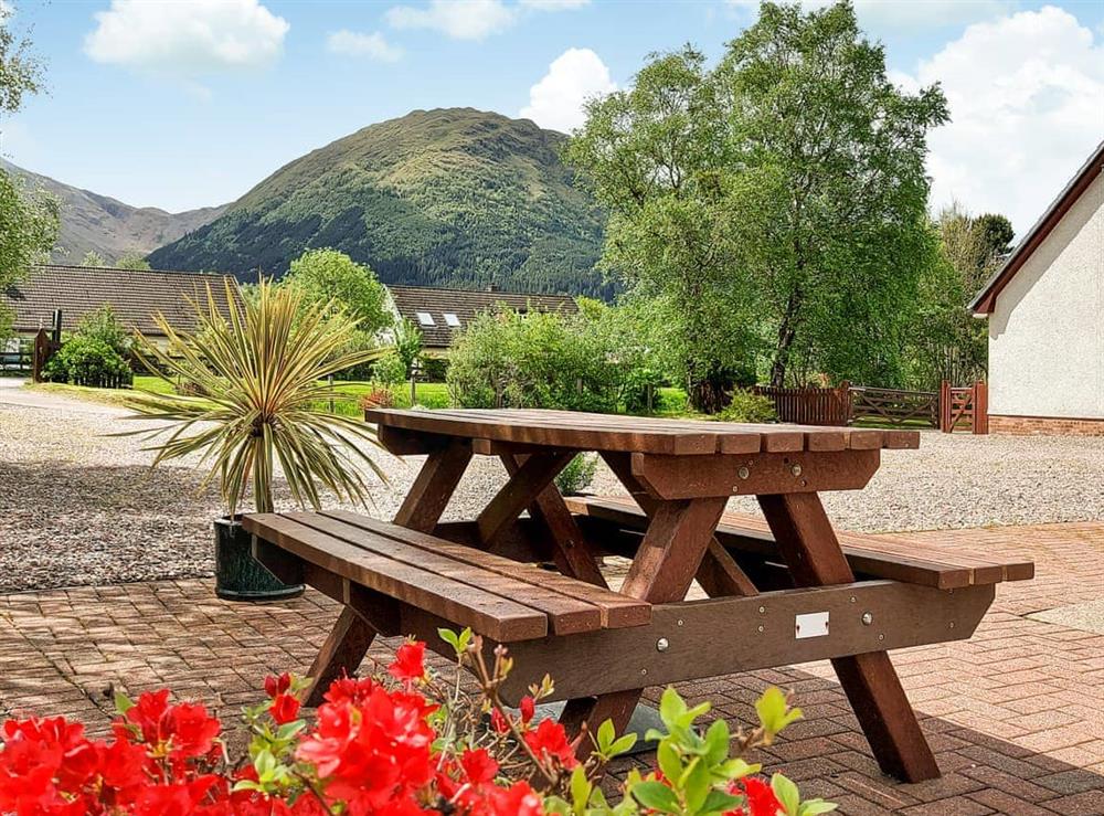 Sitting-out-area at Roe Deer Cottage in North Ballachulish, near Glencoe, Inverness-Shire