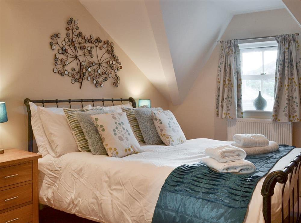 Relaxing en-suite master bedroom at Rolton House in Ambleside, Cumbria