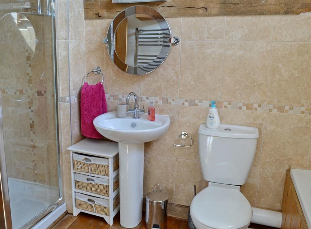 Stylish en-suite bathroom at Romden Barn in Smarden, near Ashford, Kent