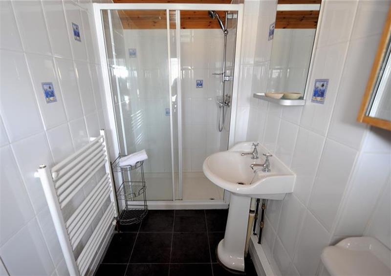 The bathroom at Rona Cottage, Lyme Regis