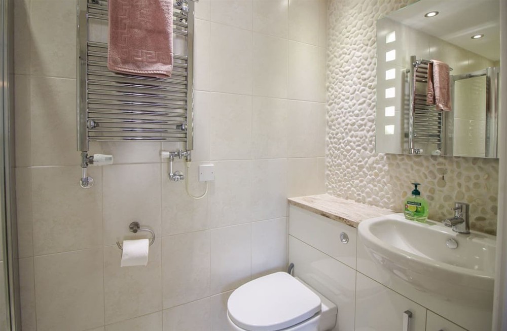 Bathroom at Roof Tops in Stratton near Bude, Cornwall