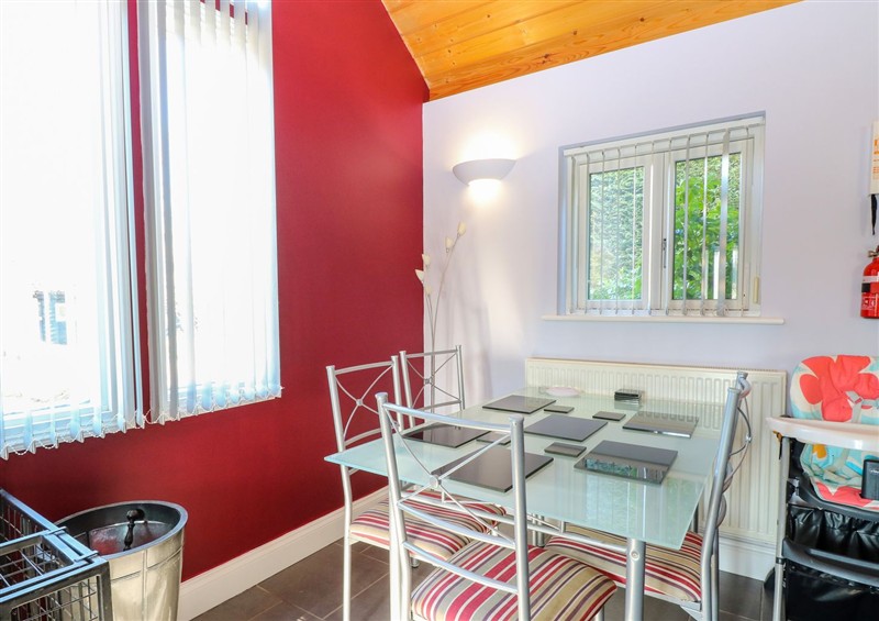 The dining room at Rookyard Cottage, Holton near Halesworth