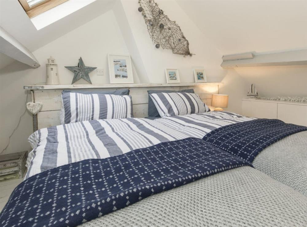 Light and airy twin bedroom at Rose and Crown Yard in Whitby, North Yorkshire