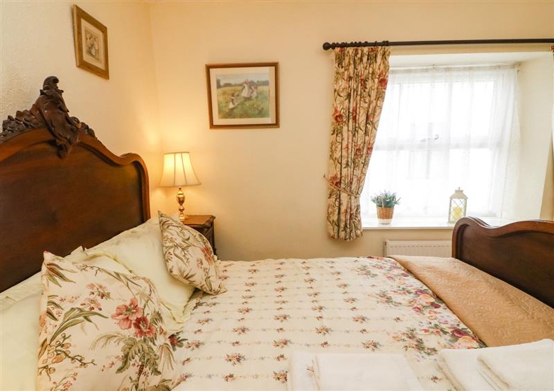 A bedroom in Rose Cottage at Rose Cottage, Burton-In-Kendal