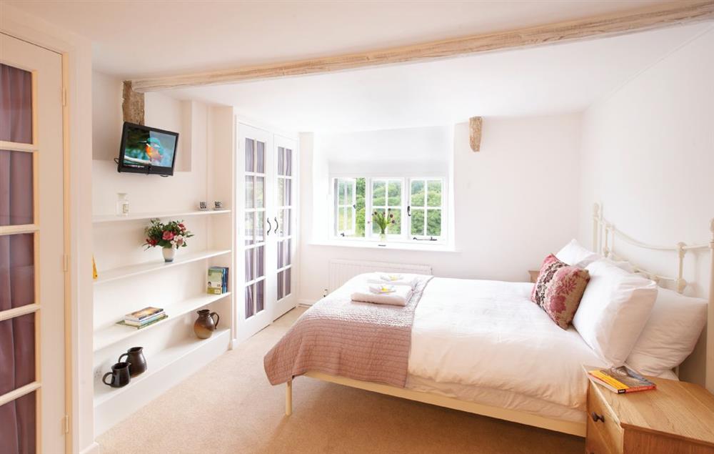 Double bedroom with 5ft bed at Rose Cottage (Dorset), Powerstock