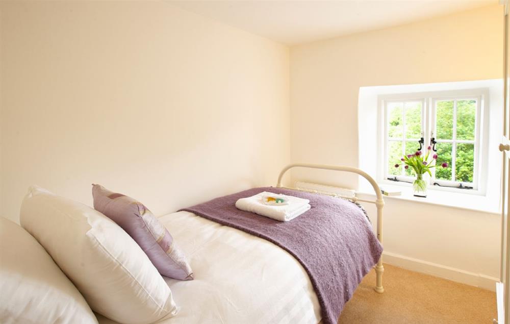 Single bedroom with 3ft beds at Rose Cottage (Dorset), Powerstock