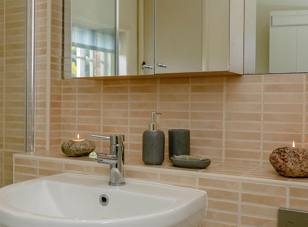 Generous sized�bathroom (photo 2) at Rose Cottage in Fulking, near Brighton, West Sussex