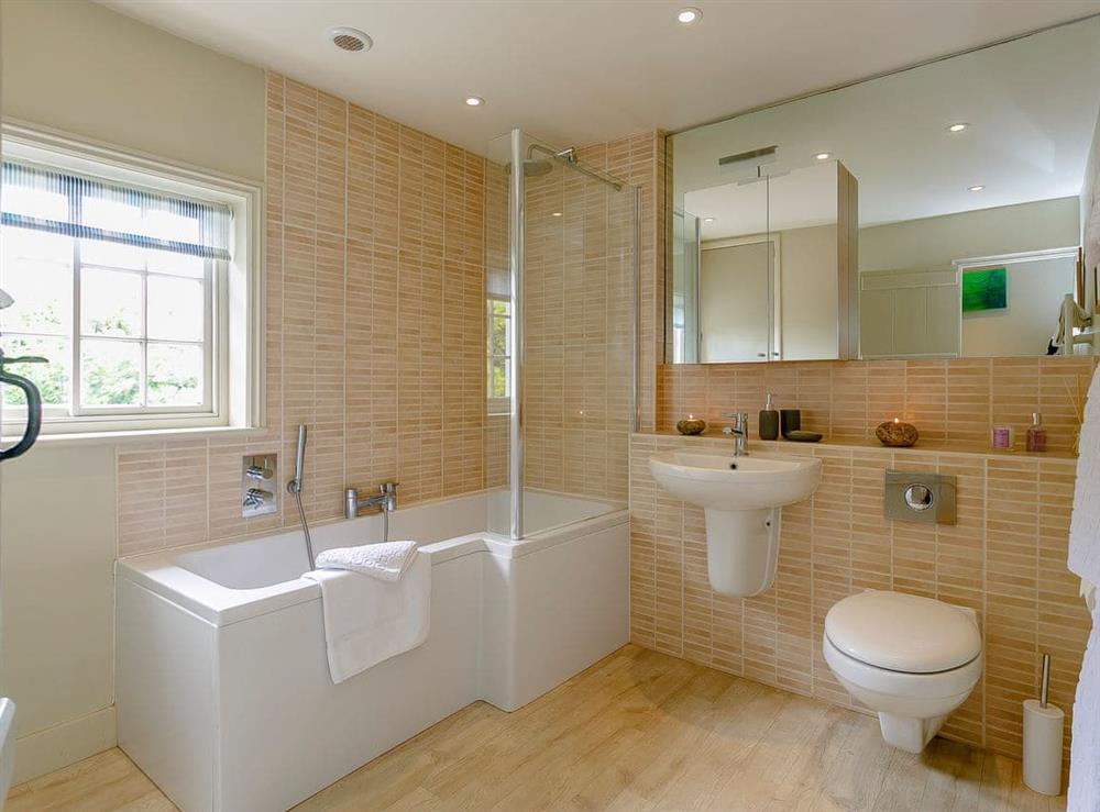 Generous sized�bathroom at Rose Cottage in Fulking, near Brighton, West Sussex