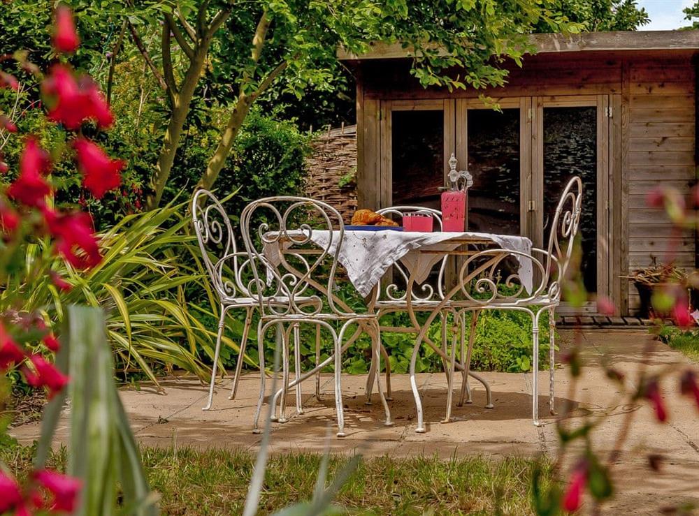 Relaxing sitting-out-area at Rose Cottage in Fulking, near Brighton, West Sussex