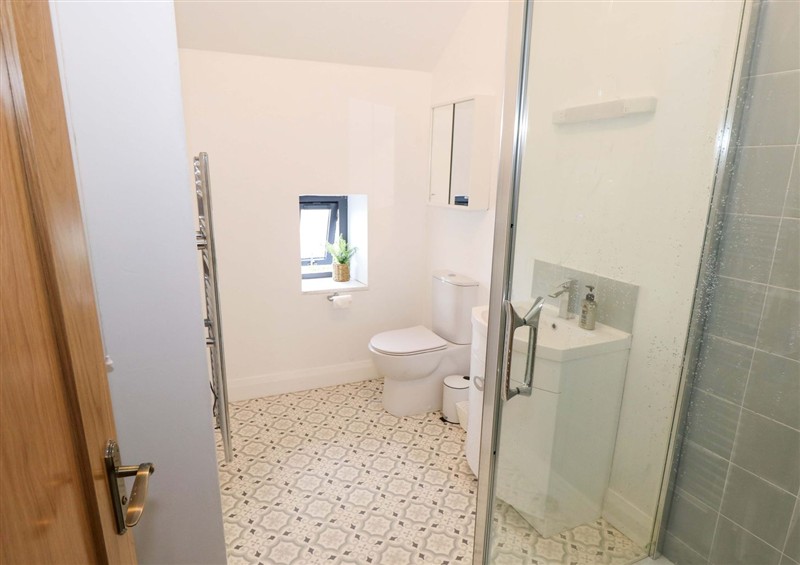 The bathroom at Rose Cottage, Killala