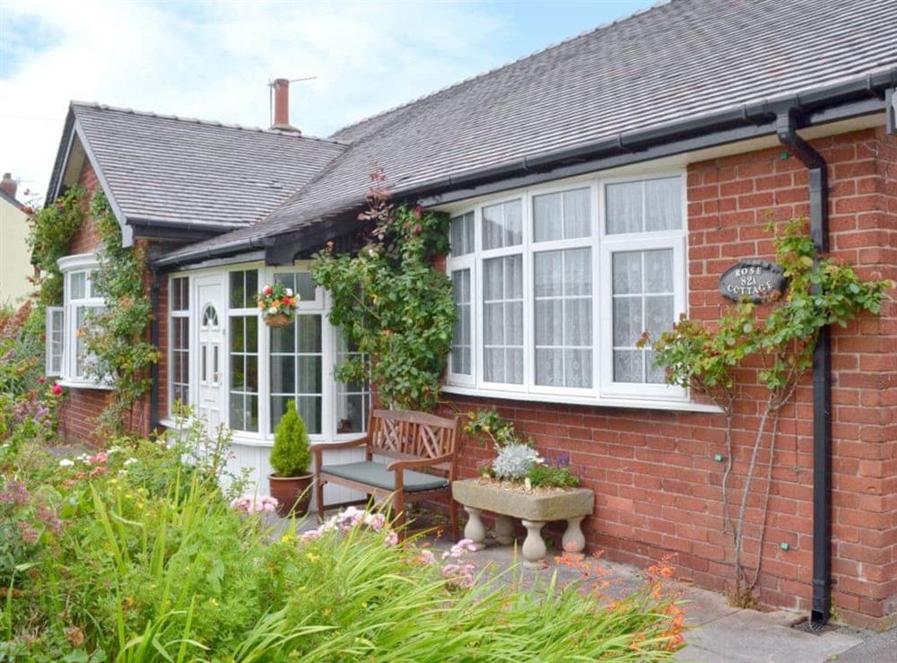 Lovely holiday home at Rose Cottage in Scarisbrick, near Southport, Lancashire