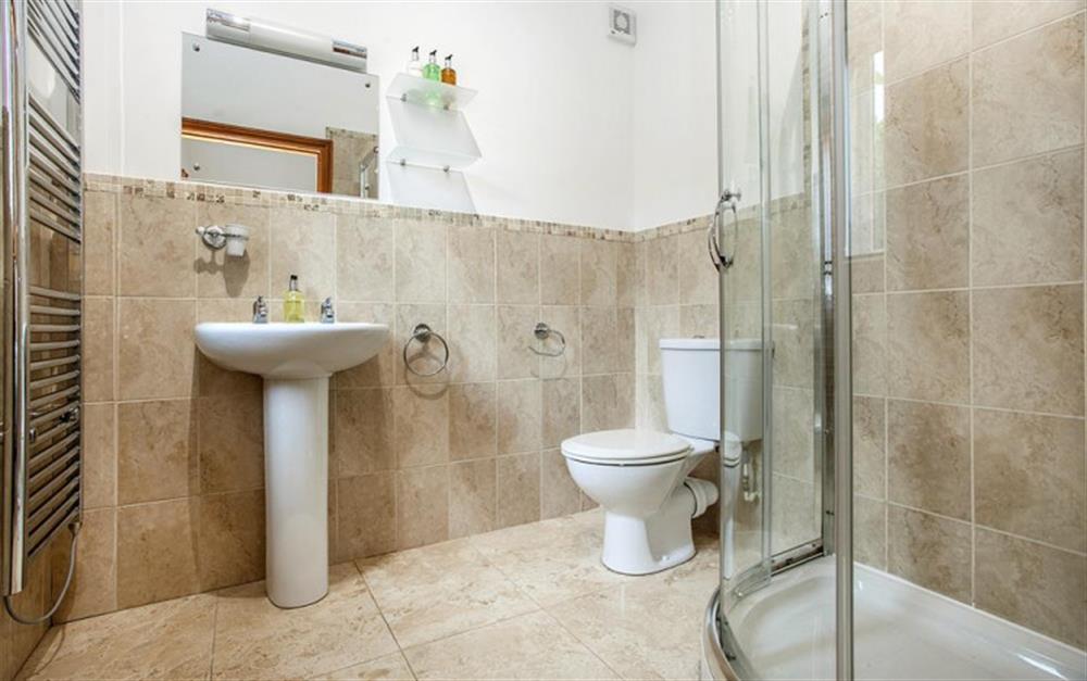 The en-suite with power shower and under floor heating at Rose Cottage in Seaton