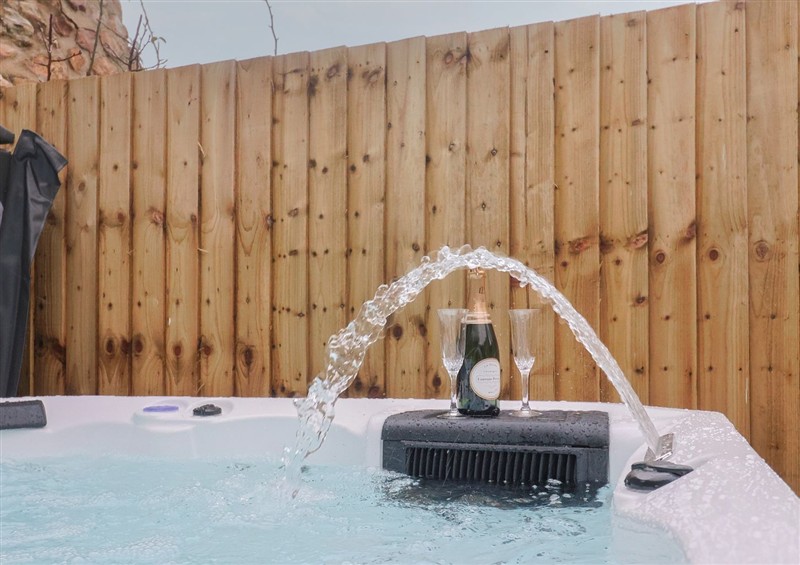 The hot tub at Rose Cottage, Wellington