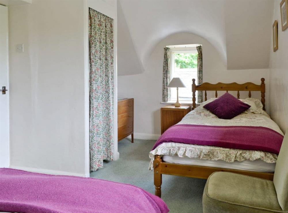 Spacious twin bedroom at Rose Cottage in Westington, Chipping Campden, Glos., Gloucestershire