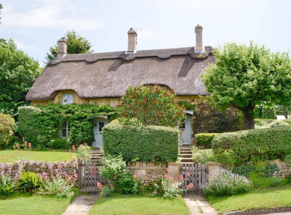 Traditional English thatched cottages at Rose Cottage in Westington, Chipping Campden, Glos., Gloucestershire
