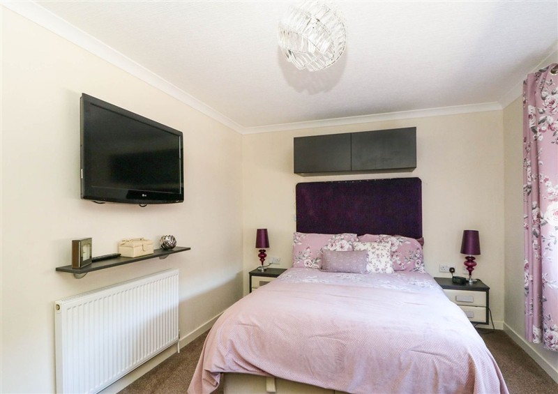 One of the 2 bedrooms (photo 2) at RoseGrace Lodge, Auchterarder