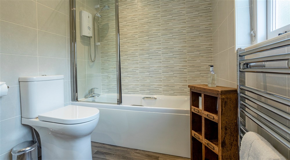 The bathroom at Roseland Old School House in Roseland, Cornwall