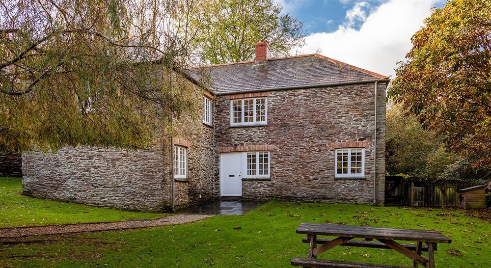The exterior and garden (photo 2) at Roseland Porth Barn in Roseland, Cornwall