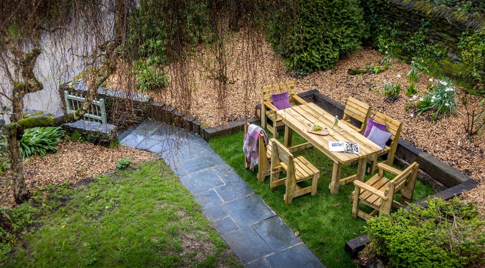 The outdoor seating at Roseland Porth Farm Cottage in Truro, Cornwall