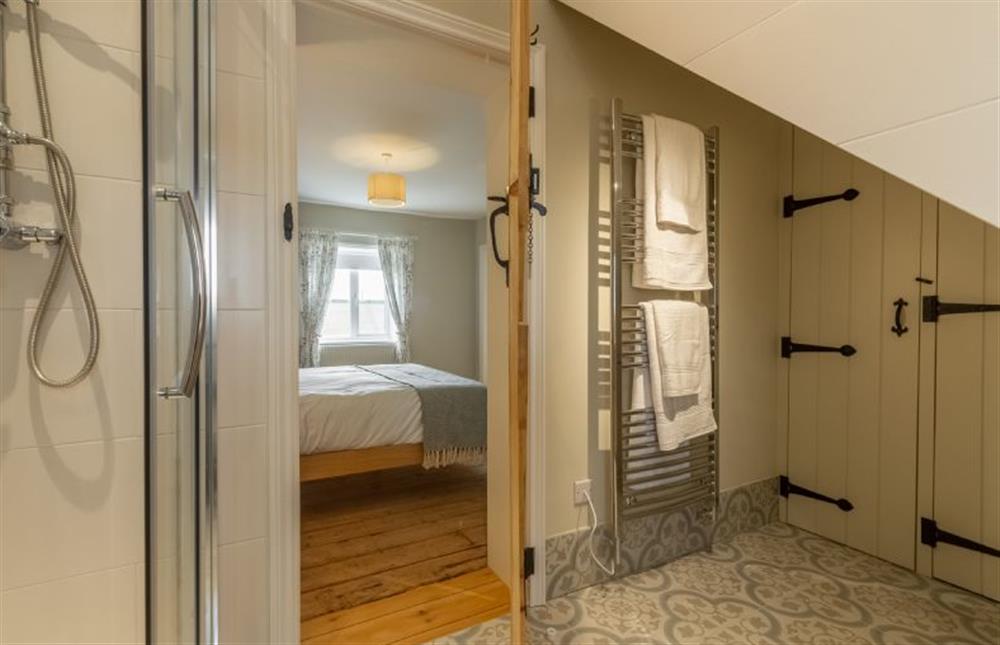 First floor: En-suite shower room at Rosemary Cottage, Thornham near Hunstanton