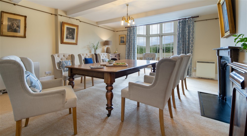 The dining room at Rosetta Cottage in Cowes, Isle Of Wight