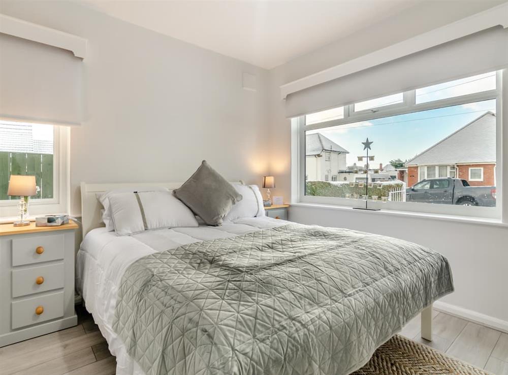 Double bedroom with Superking Bed at Roslyn in Hornsea, North Humberside