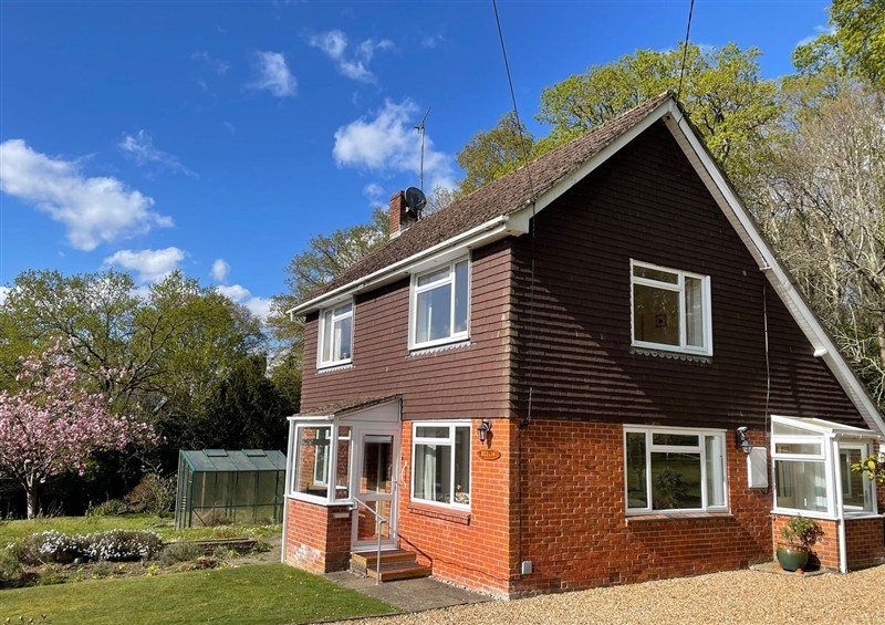 Outside Roslyn at Roslyn, Romsey