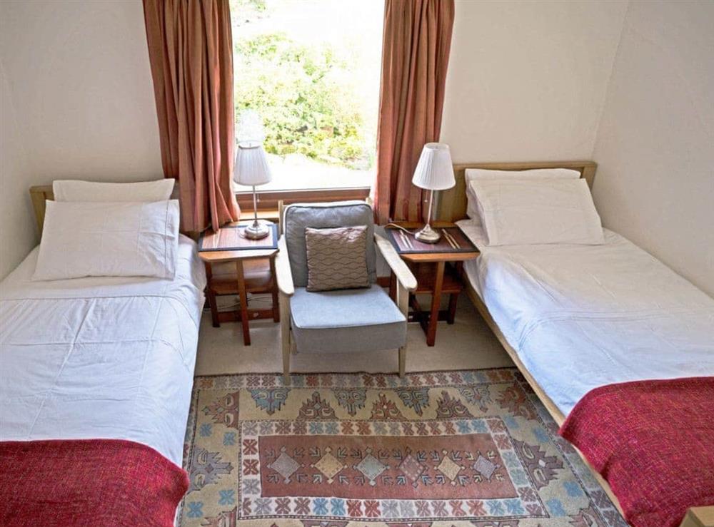 Twin bedroom at Rosmuire in Shandon, near Helensburgh, Dumbartonshire