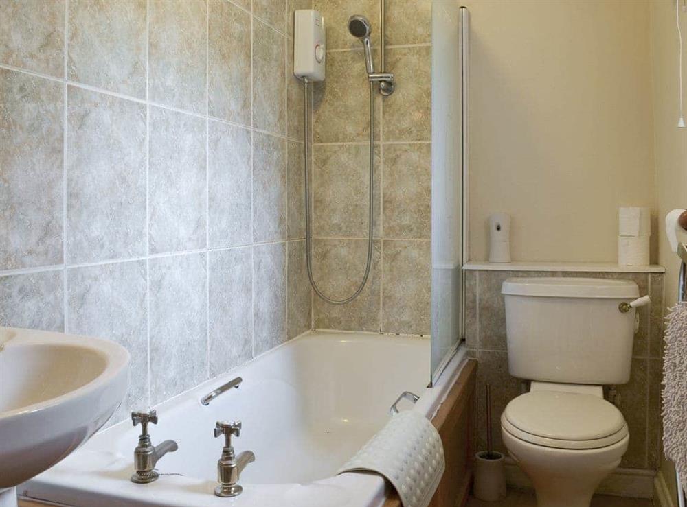 Family bathroom with shower over the bath at Ross Cottage in Polson, Launceston, Cornwall