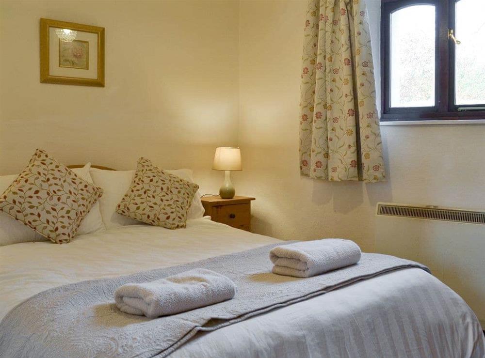 Relaxing double bedroom at Ross Cottage in Polson, Launceston, Cornwall