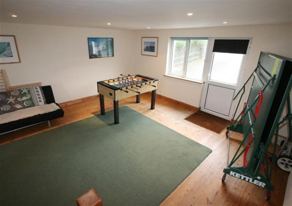 Annexe games room at Roswidden on the cliff in Treyarnon Bay