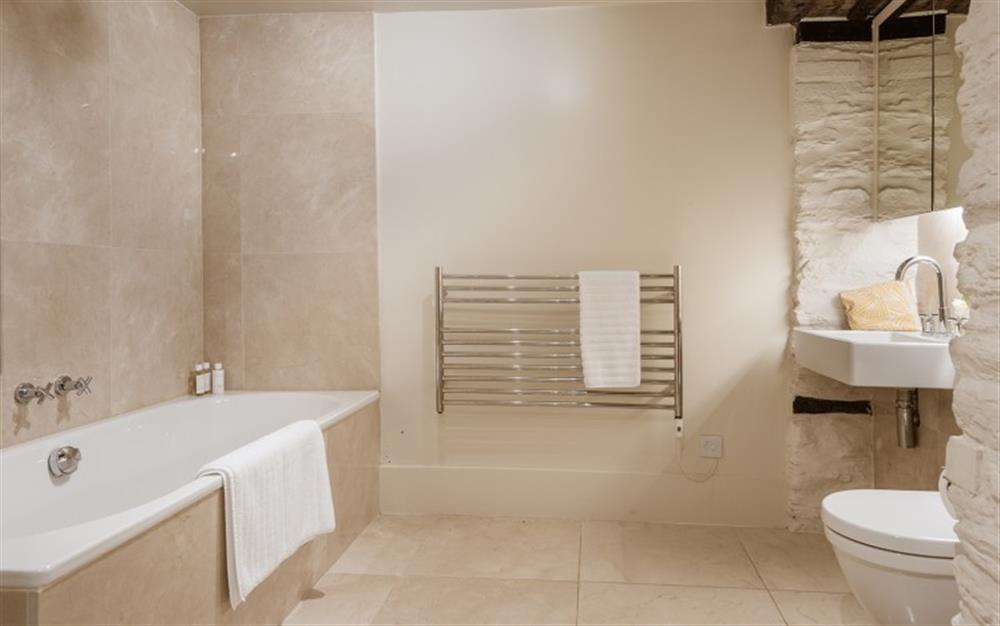 Large Family bathroom at Round House, Court Barton in South Huish