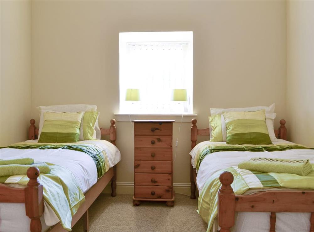 Good-sized twin bedroom at Cedar Lodge, 