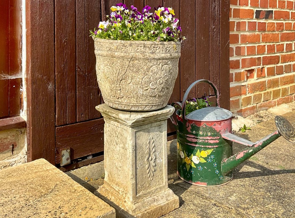 Outdoor (photo 2) at Rowdecroft Farm Cottage in Rowde, Wiltshire