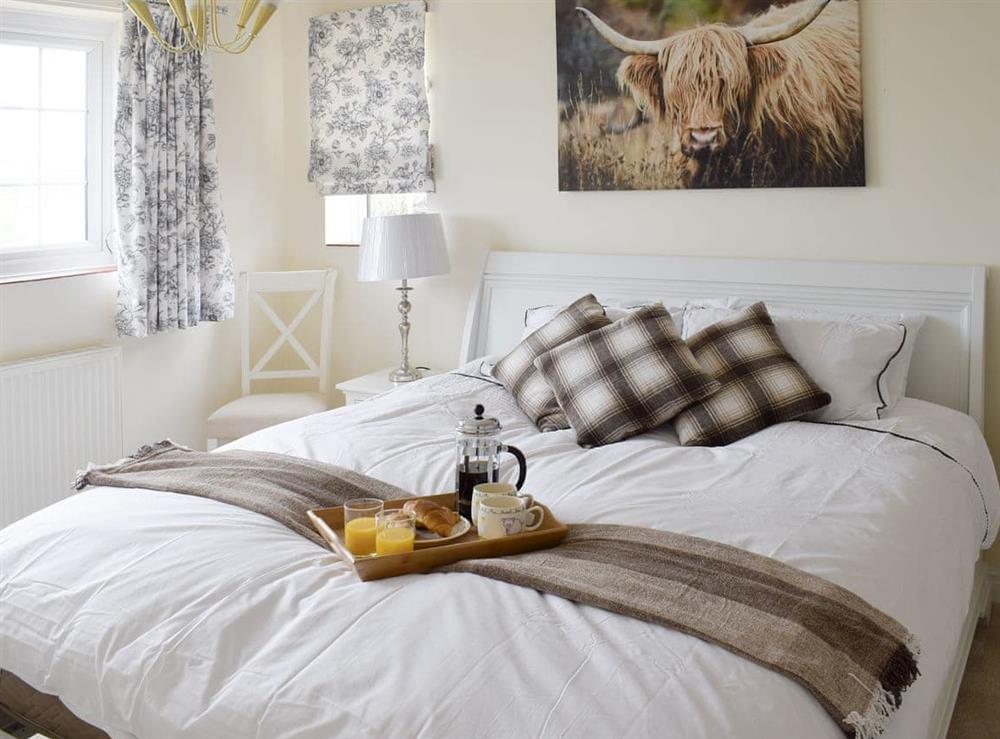 Relaxing en-suite double bedroom at Rudda Farm Cottage, 