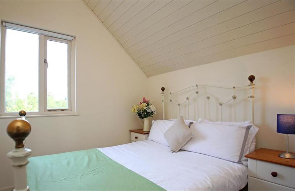 Double bedroom (photo 2) at Ruddy Duck Lake House, Nr Cirencester, Gloucestershire