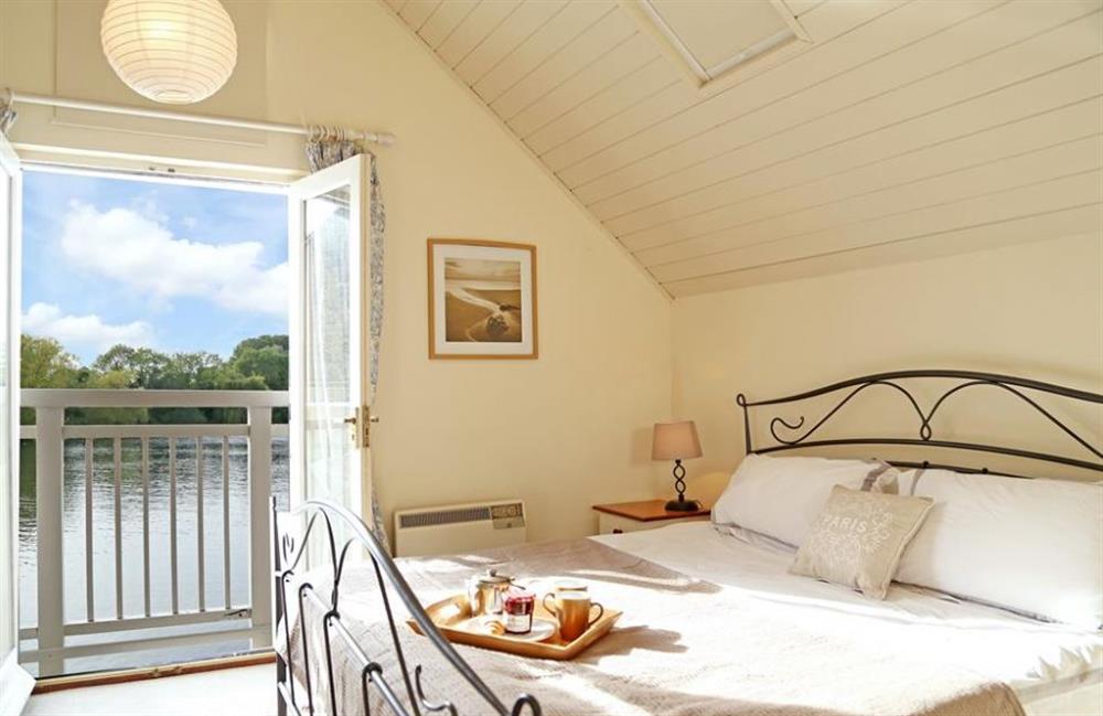 Double bedroom at Ruddy Duck Lake House, Nr Cirencester, Gloucestershire