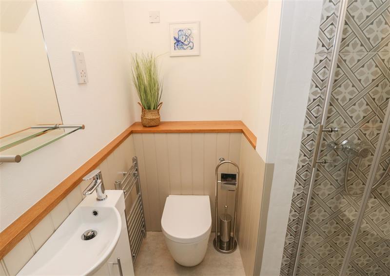 The bathroom at Ruffin Cottage, Talbenny near Broad Haven