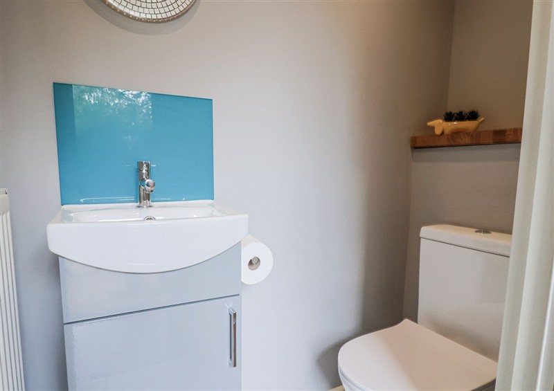 The bathroom at Rushmoor Cottage, Colaton Raleigh