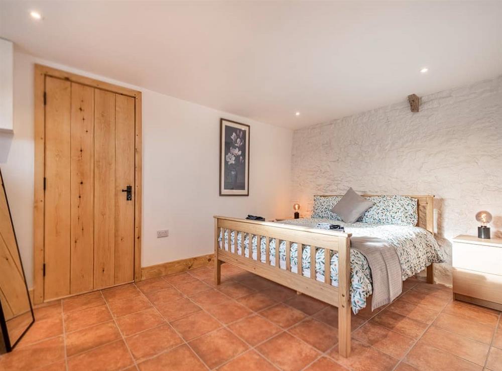 Ground floor double bedroom at Russet in Clevedon, Avon