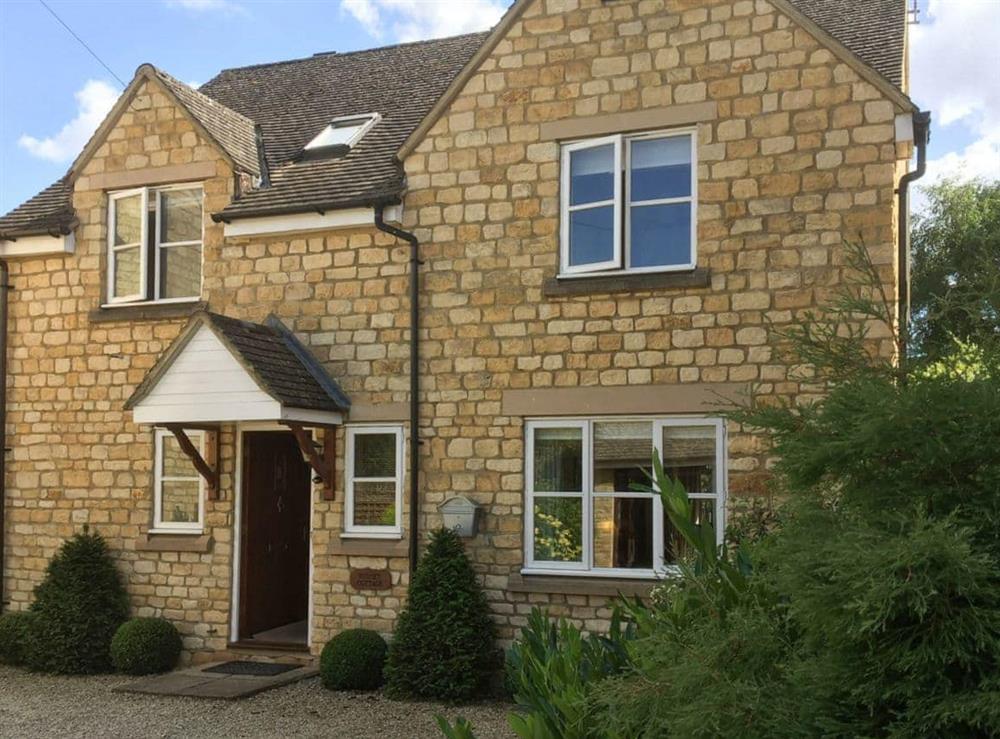 Beautiful Gloucestershire holiday home at Russet Cottage in Moreton-in-Marsh, Gloucestershire