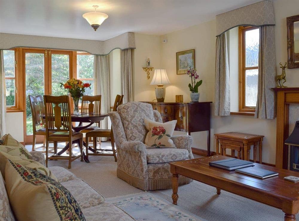 Well presented living/ dining room at Russet Cottage in Moreton-in-Marsh, Gloucestershire