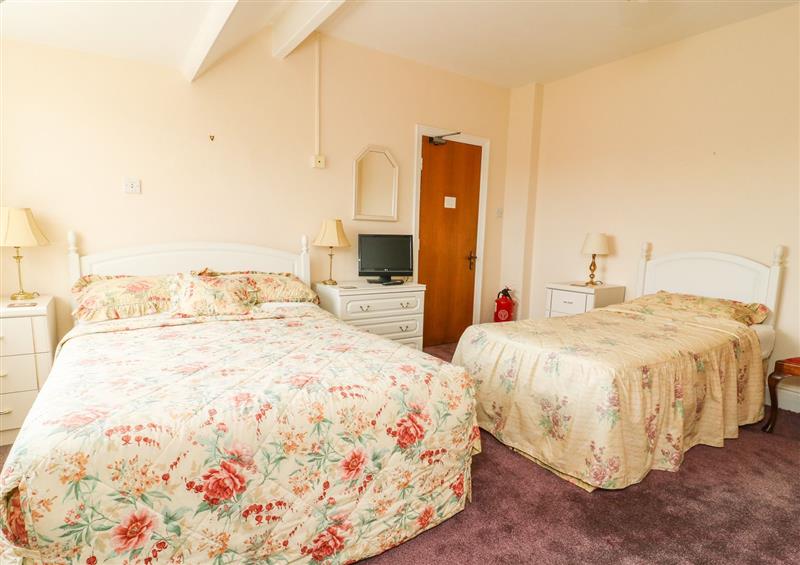 One of the 9 bedrooms (photo 2) at Ryburn Lodge, Bridlington