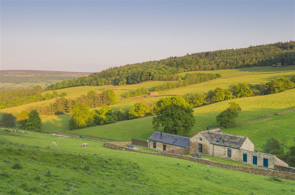 Rye Croft Cottage(on the left) is nestled within the stunning Derbyshire countryside