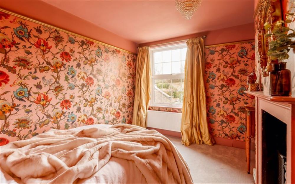 A bedroom in Saddlers Cottage at Saddlers Cottage in Lymington
