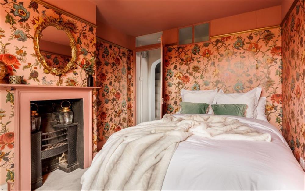 This is a bedroom at Saddlers Cottage in Lymington