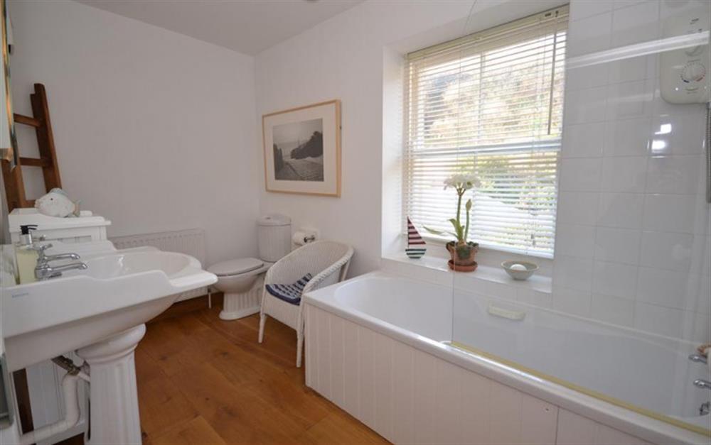 The family bathroom. at Sail Cottage in Beesands